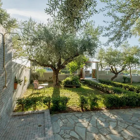 Panagea Apartment *
